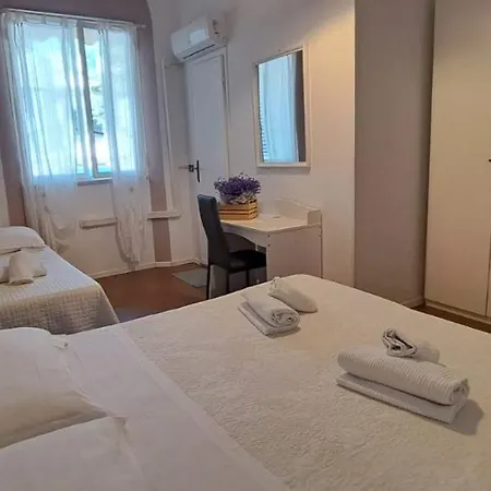 卡纳尔克酒店 * 维亚雷焦