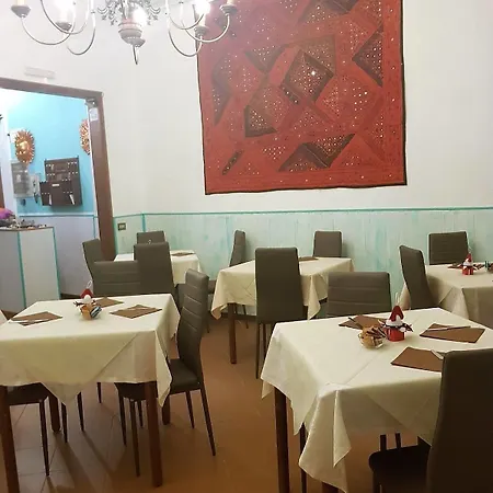 卡纳尔克酒店 *