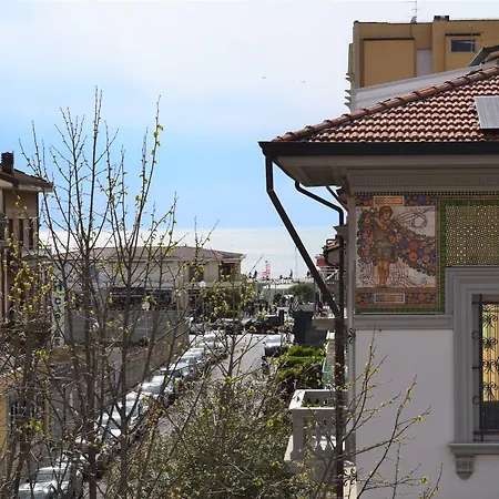 卡纳尔克酒店 *